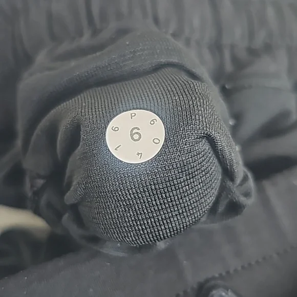 Lululemon  Rare Hotty Hot II 2.5” Size 6 - Picture 8 of 8